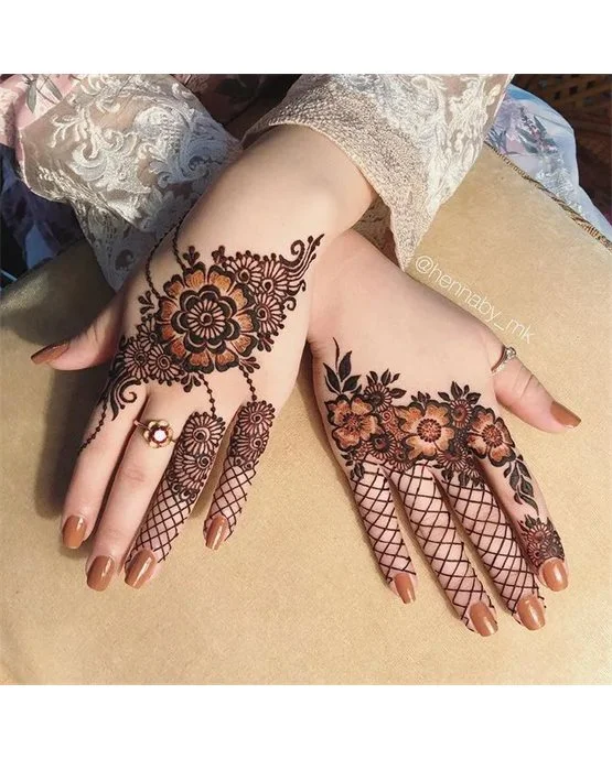 Daisy Fringe Placement On Back Hand Mehndi Design Daisy Fringe Placement On Back Hand Mehndi Design